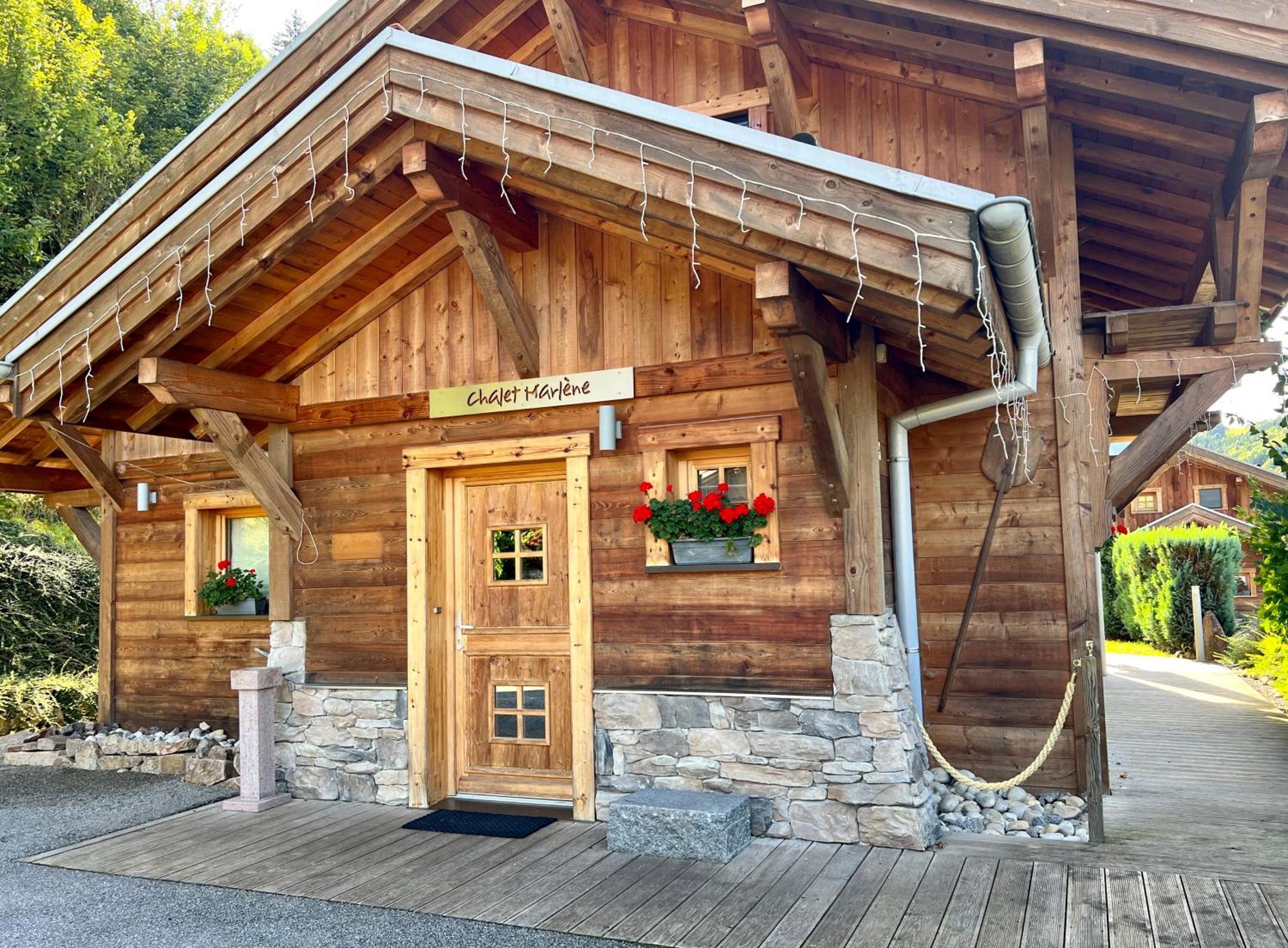 Logis Hotel, Chalets Et Restaurant Les Chatelmines La Bresse Exterior foto