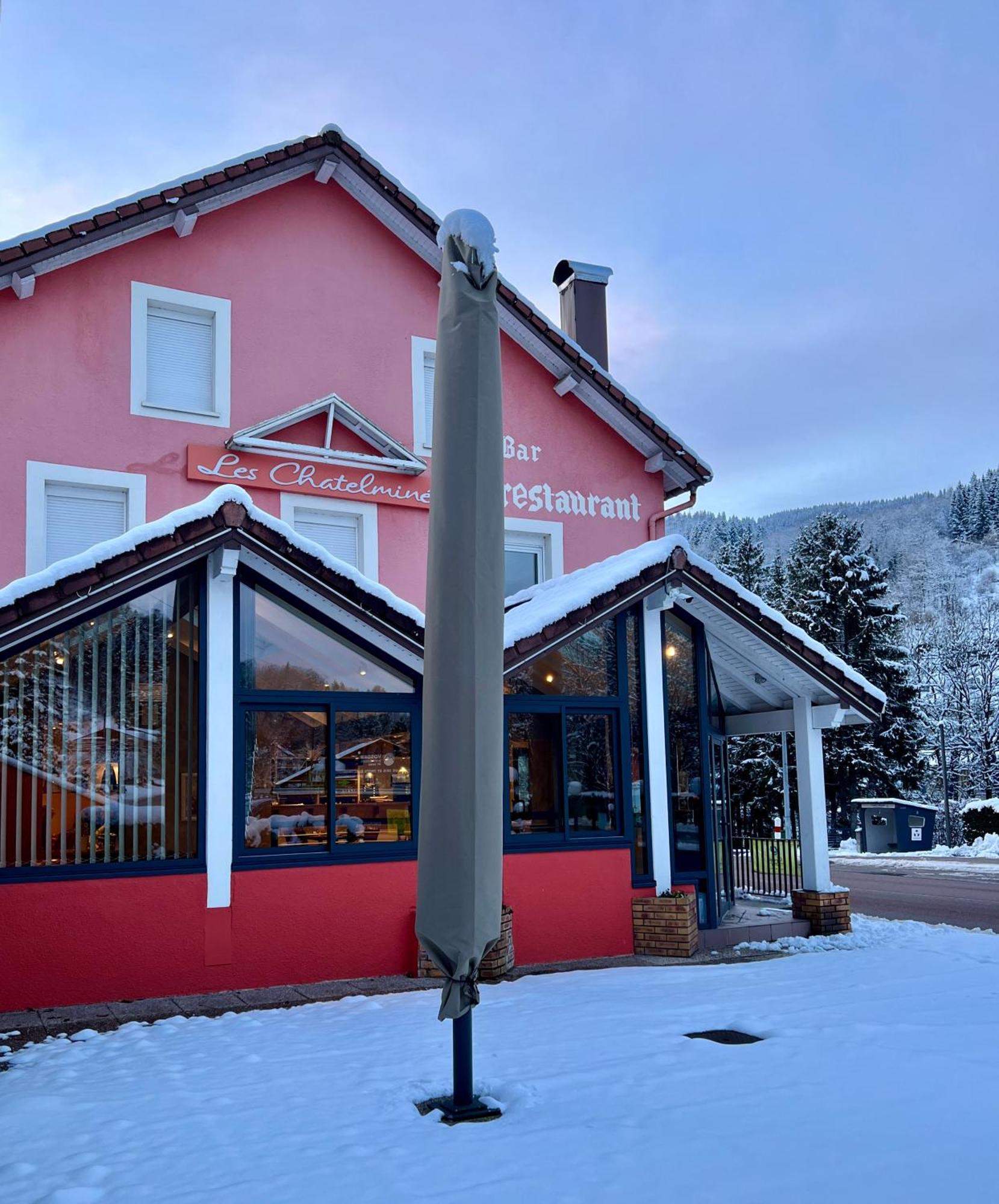 Logis Hotel, Chalets Et Restaurant Les Chatelmines La Bresse Exterior foto