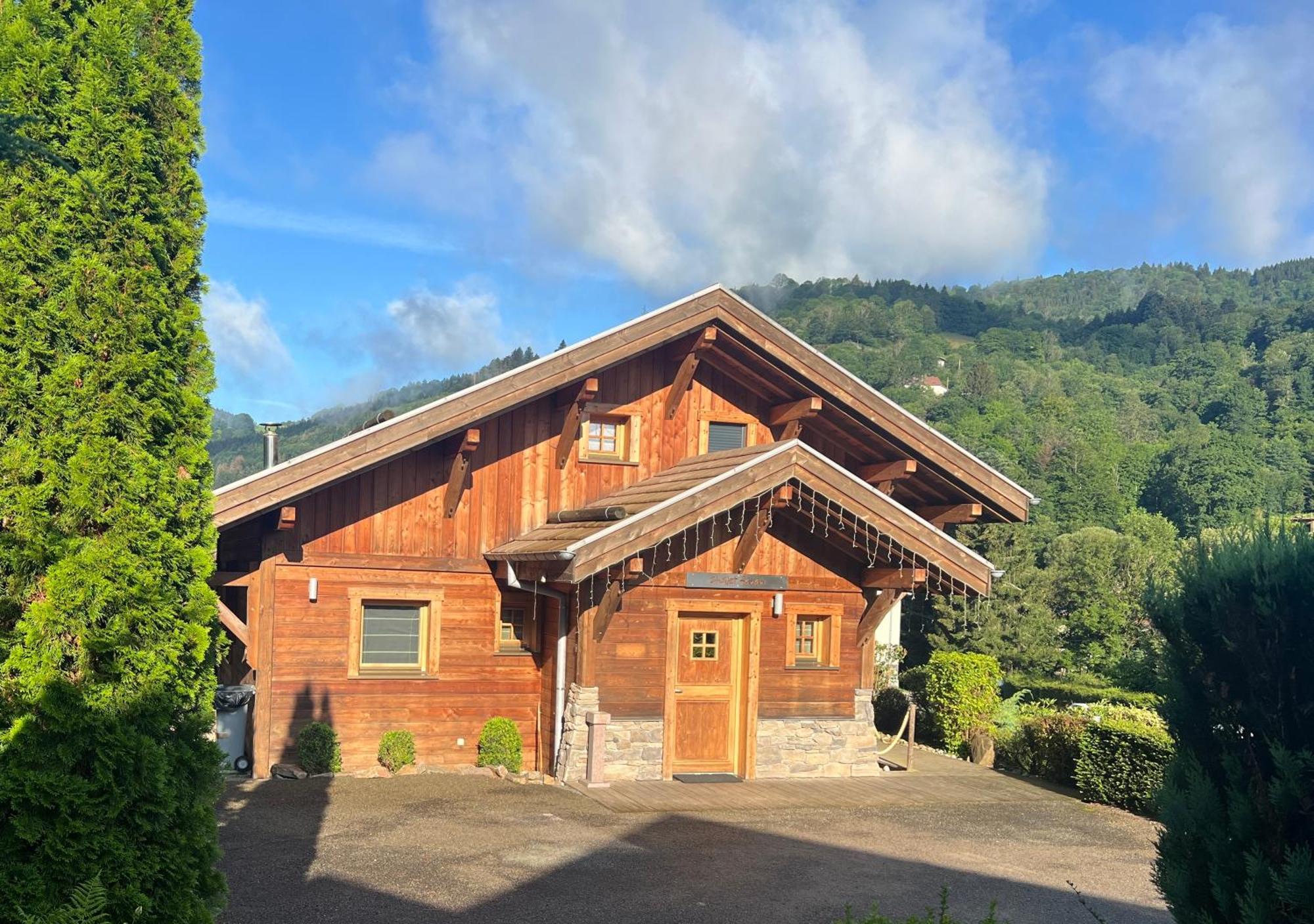 Logis Hotel, Chalets Et Restaurant Les Chatelmines La Bresse Exterior foto