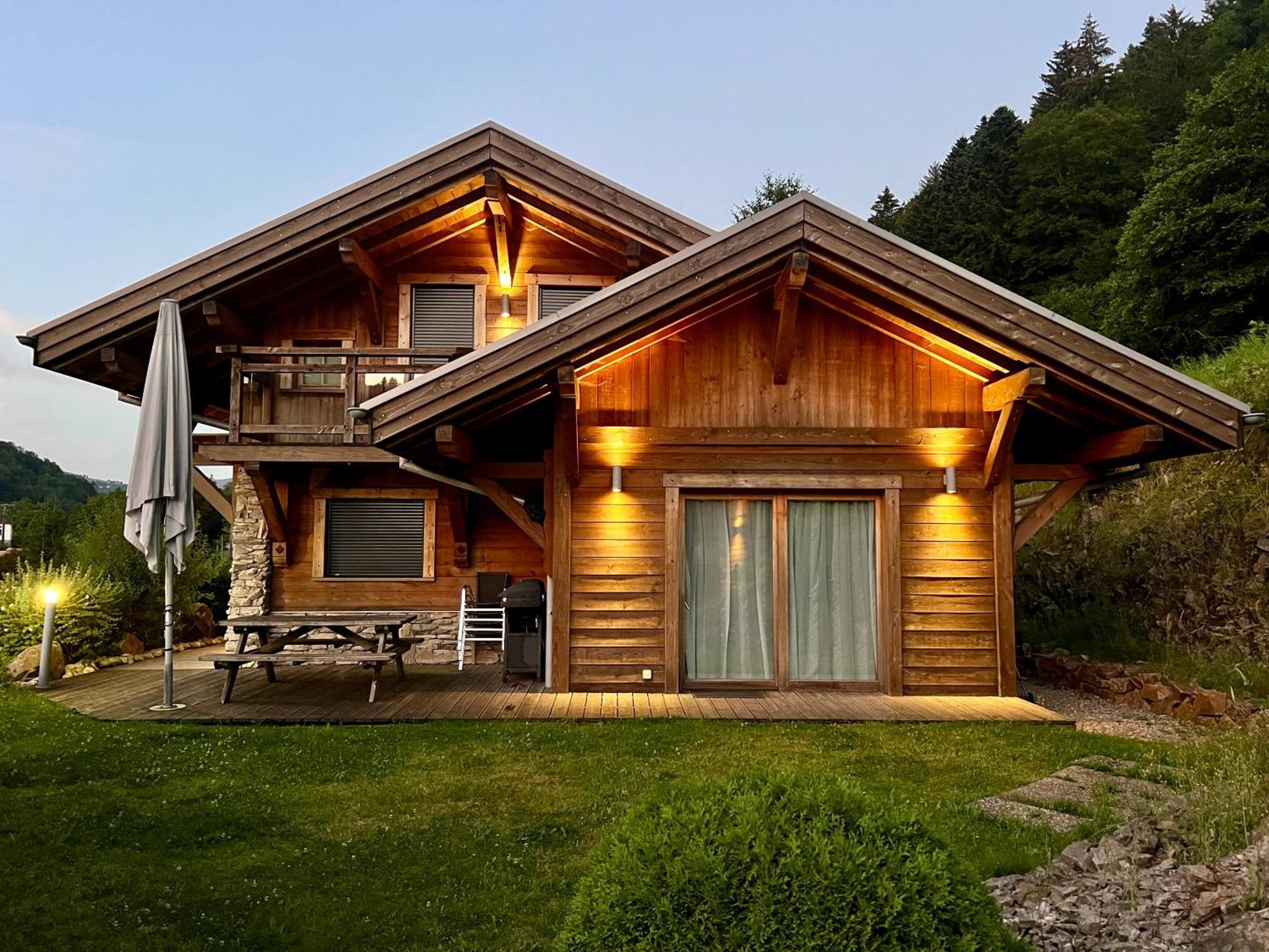 Logis Hotel, Chalets Et Restaurant Les Chatelmines La Bresse Exterior foto